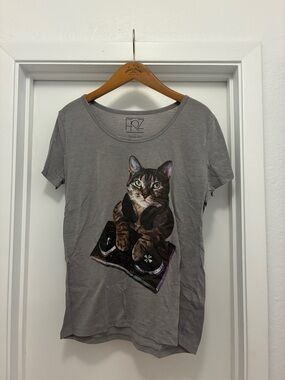 Grey Cat DJ Graphic Tee - Women's Casual Cat T-Shirt